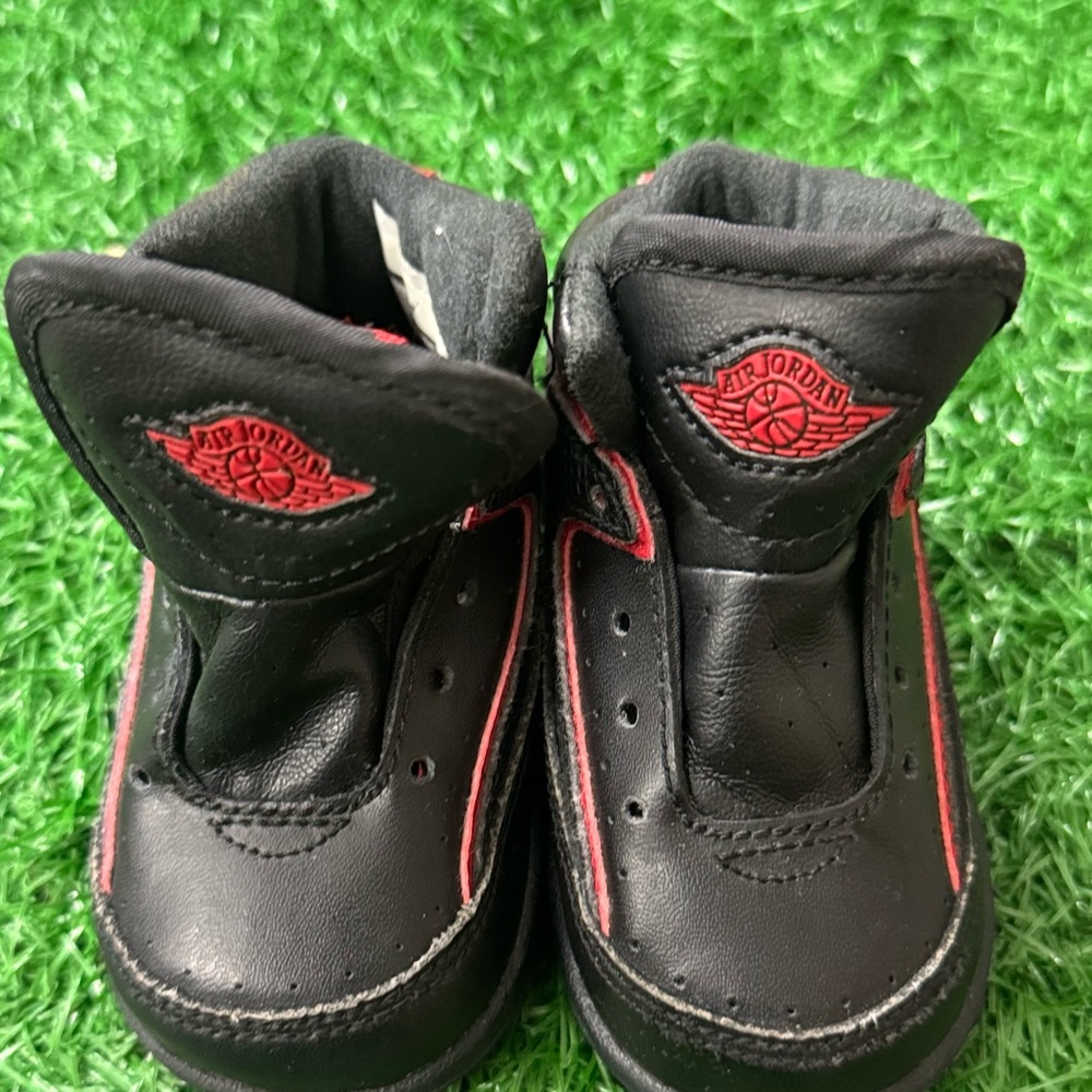 Air Jordan

JORDAN 2‎ RETRO BT 'BLACK VARSITY RED' Size 4C